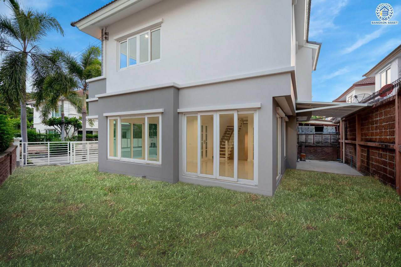 บ้านมือสองตกแต่งใหม่ โครงการ คาซ่าวิลล์ ราชพฤกษ์-รัตนาธิเบศร์2 แบรนด์ Q.House ต่อเติมครบพร้อมเข้าอยู่ เนื้อที่ 53.2 ตร.ว. ฟังก์ชันจัดเต็ม 3 ห้องนอน 3 ห้องน้ำ จอดรถได้ 2 คัน บนทำเลศักยภาพ ติดถนนราชพฤกษ์ และเพียง 10 นาทีถึงรถไฟฟ้า "สถานีบางรักน้อยท่าอิฐ"